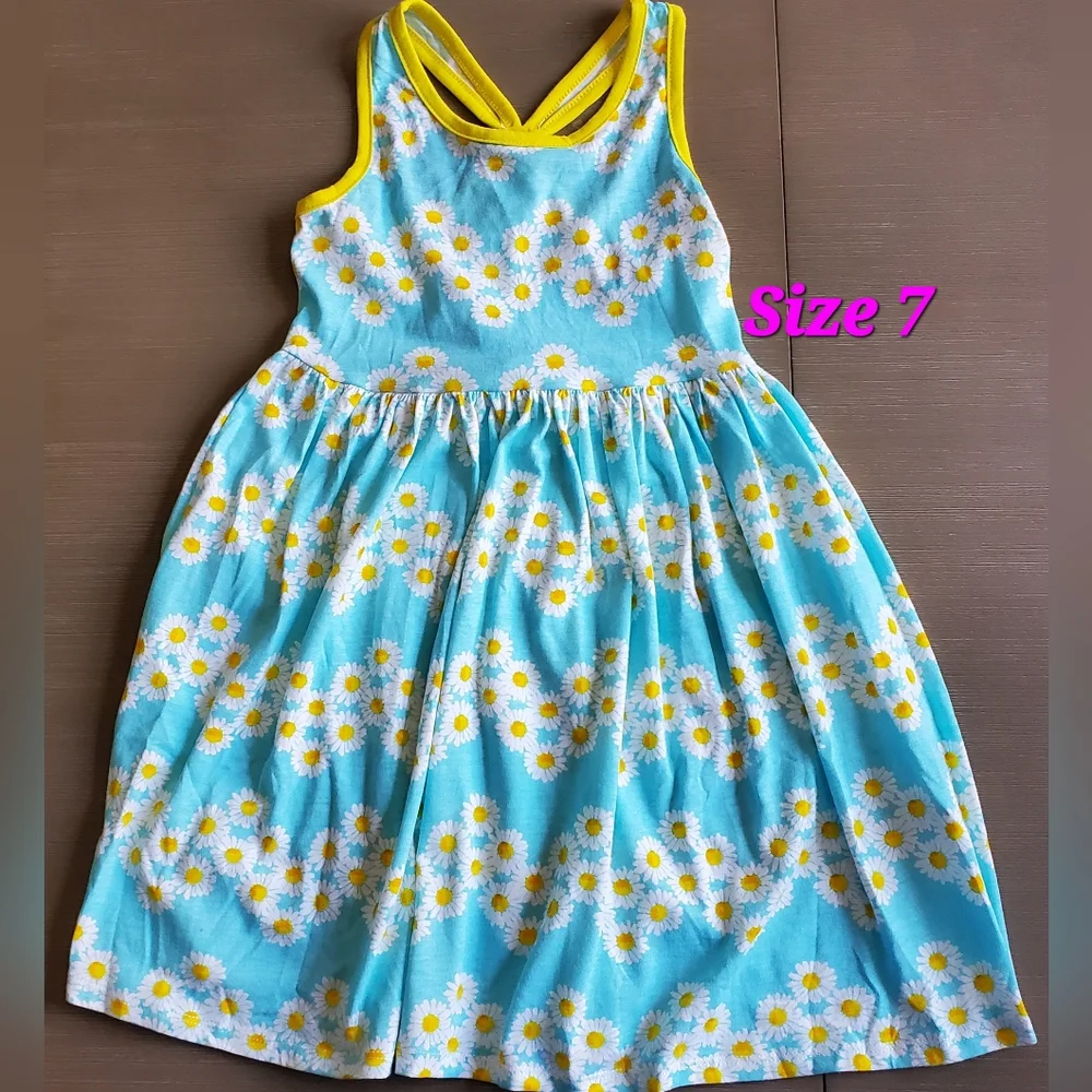 New Girls flower dress, size 7